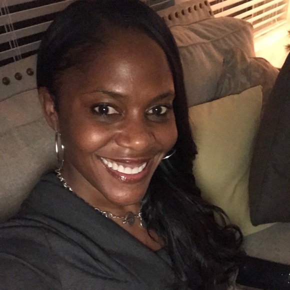 Meet your Posher, Lisa - Picture 2 of 8